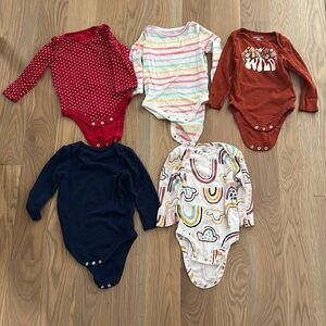 Lot of long sleeve onesies 12-18M